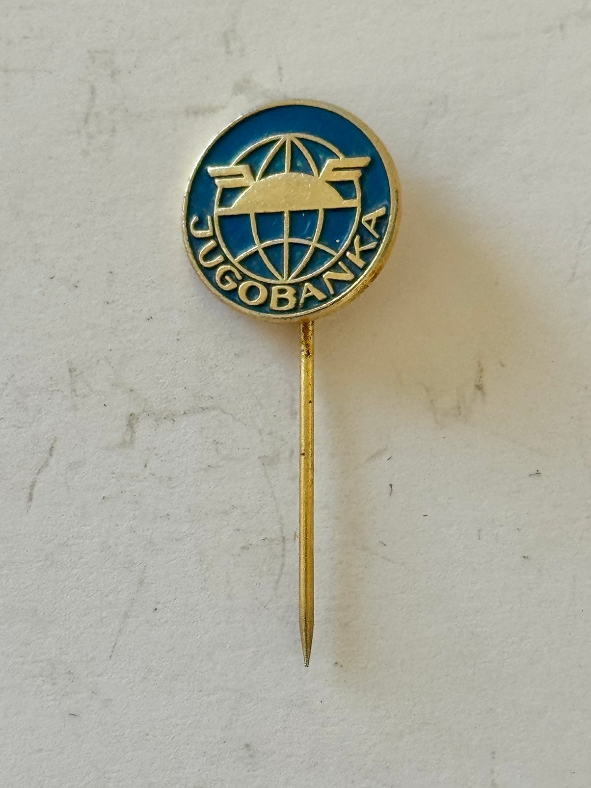 Blauwe Jugobanka Speld, Ophalen of Verzenden, Zo goed als nieuw, Overige onderwerpen, Speldje of Pin