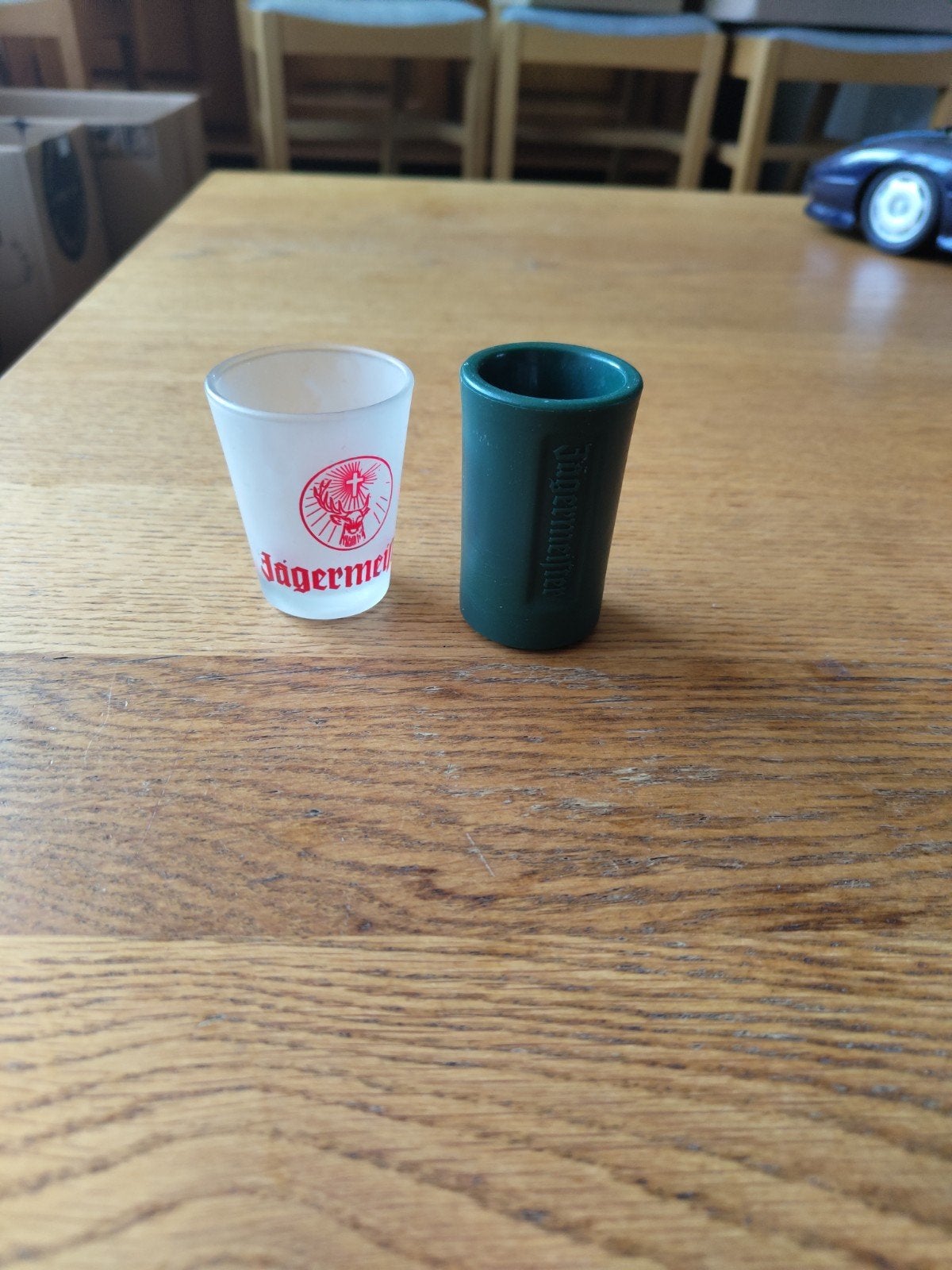 Jägermeister shotglaasjes - set van 2, Huis en Inrichting, Ophalen, Gebruikt, Meerkleurig, Glas
