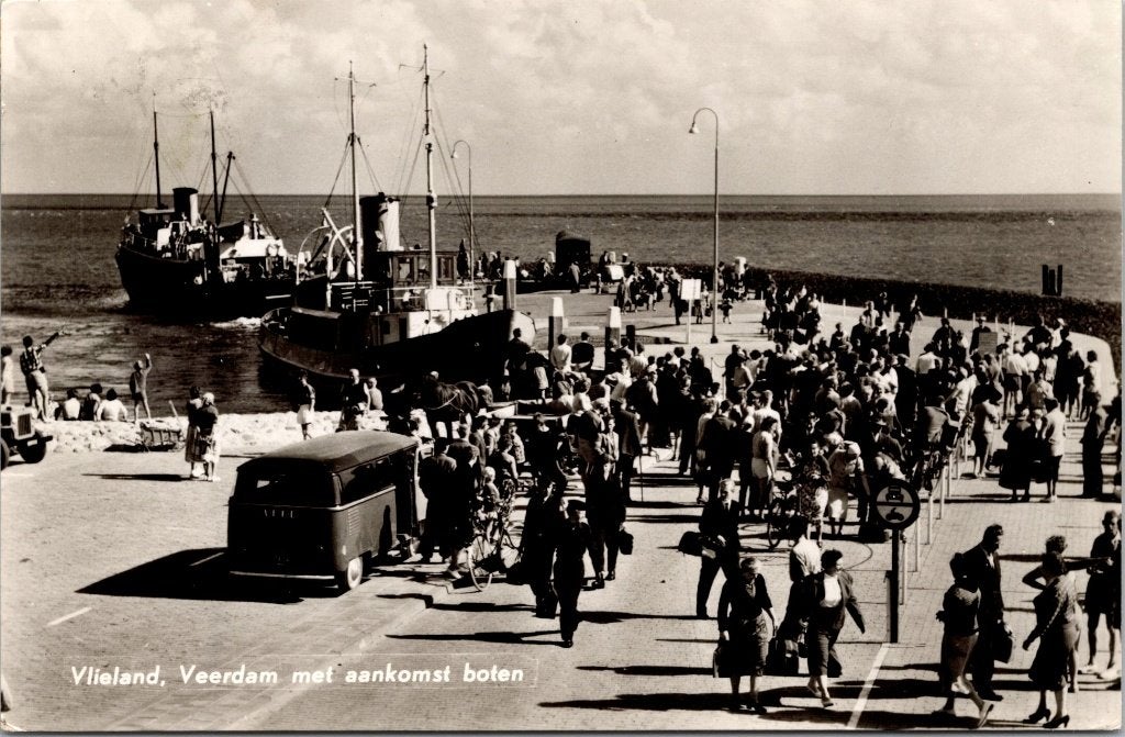 Vlieland - 12 oude ansichtkaarten, Verzamelen, Ansichtkaarten | Nederland, Verzenden, 1960 tot 1980, Gelopen, Waddeneilanden