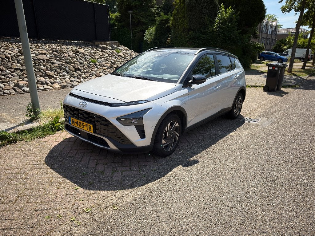 Hyundai Bayon 1.0 T-GDI 48V 101PK 7DCT 2022 Sleek Silver Met, Auto's, Hyundai, Voorwielaandrijving, 1095 kg, 49 €/maand, Origineel Nederlands