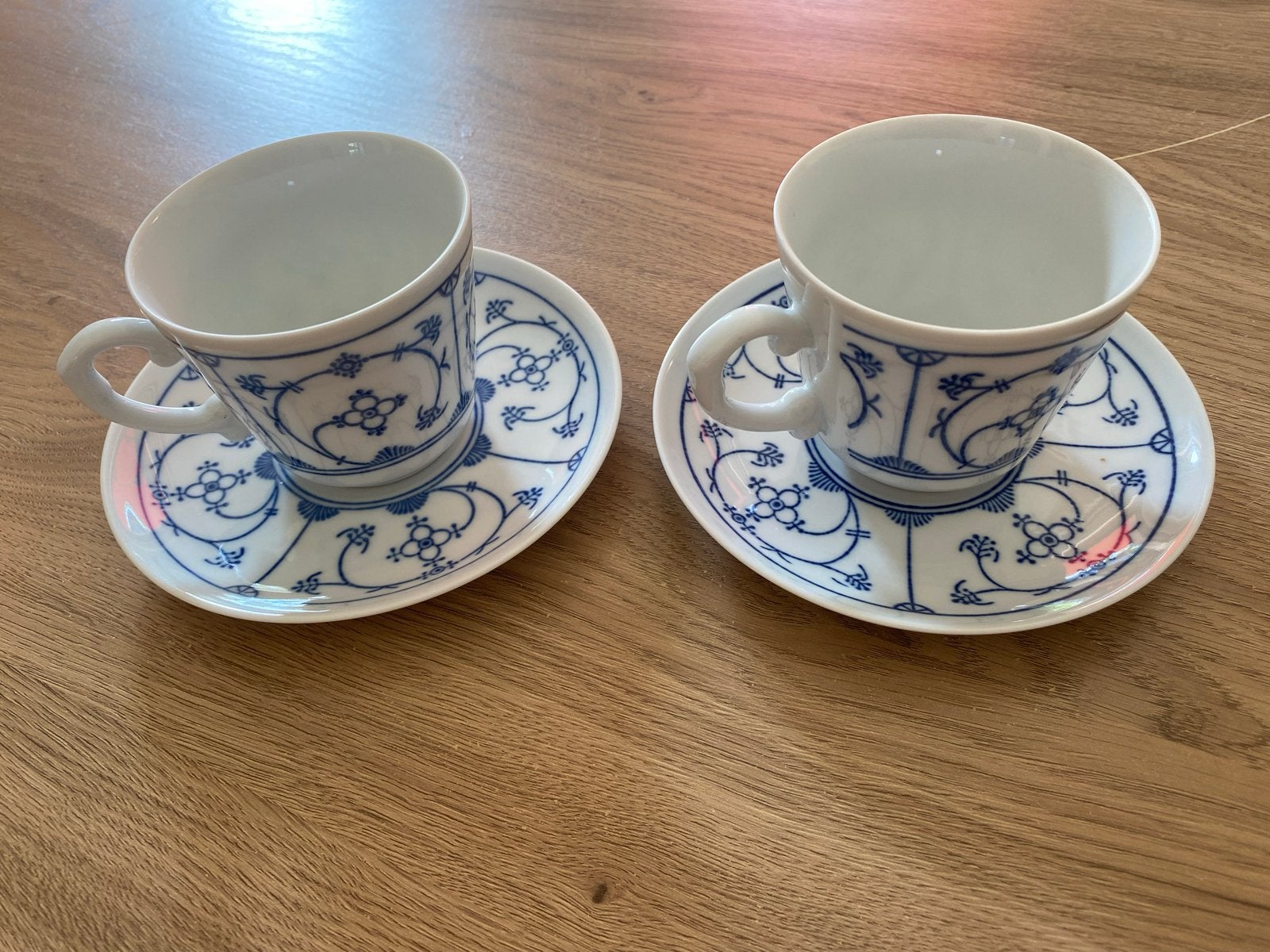2 x Jäger Eisenberg kop en schotel, Zwiebelmuster, Antiek en Kunst, Antiek | Servies los, Ophalen of Verzenden