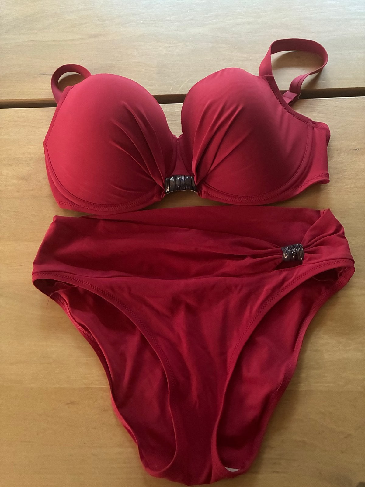Antigel bikini beugel 75F/38 - Wijnrood, Kleding | Dames, Badmode en Zwemkleding, Zo goed als nieuw, Bikini, Rood, Ophalen of Verzenden