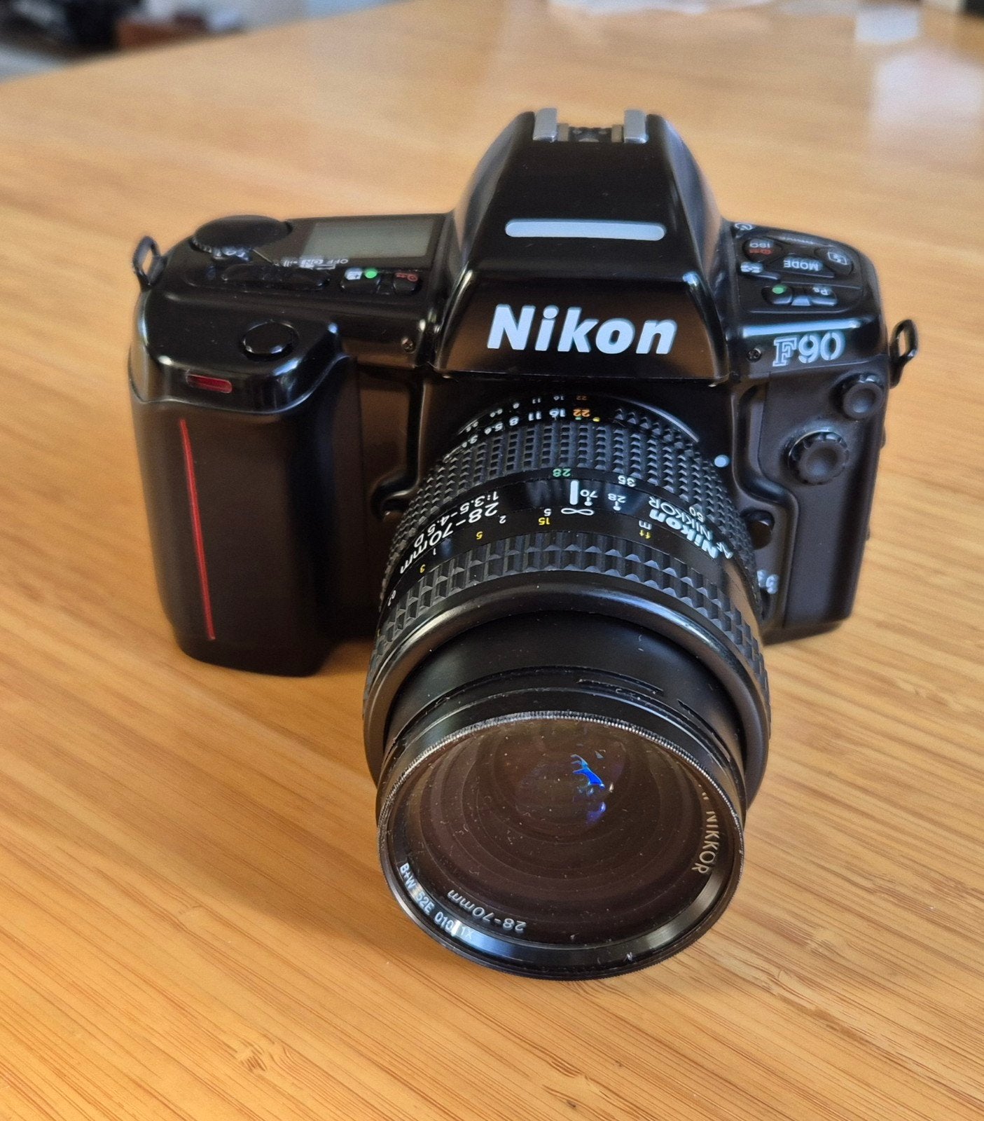 Nikon F90 compleet met objectief en toebehoren, Audio, Tv en Foto, Fotocamera's Analoog, Ophalen of Verzenden, Gebruikt, Spiegelreflex