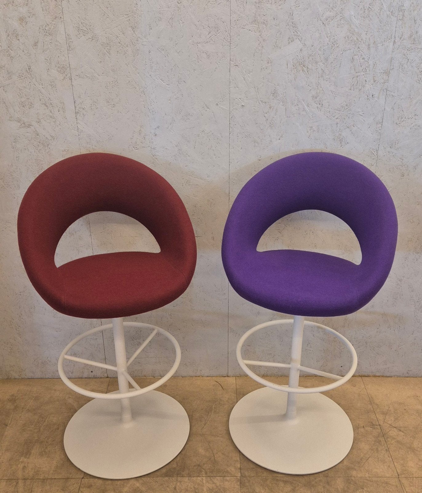 Artifort Nina barkrukken René Holten design, Ophalen, 60 tot 90 cm, Met voetsteun, Zo goed als nieuw