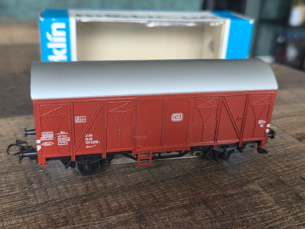 Märklin 4411 Gesloten Goederenwagon met Sluitlicht in OVP, Hobby en Vrije tijd, Modeltreinen | H0, Wisselstroom, Gebruikt, Wagon