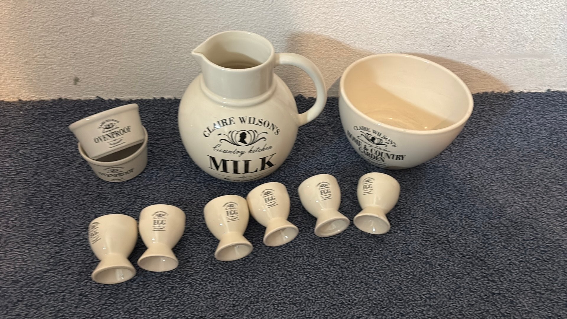Claire Wilson’s eierdopjes, melkkan, ovenbakjes, Ophalen
