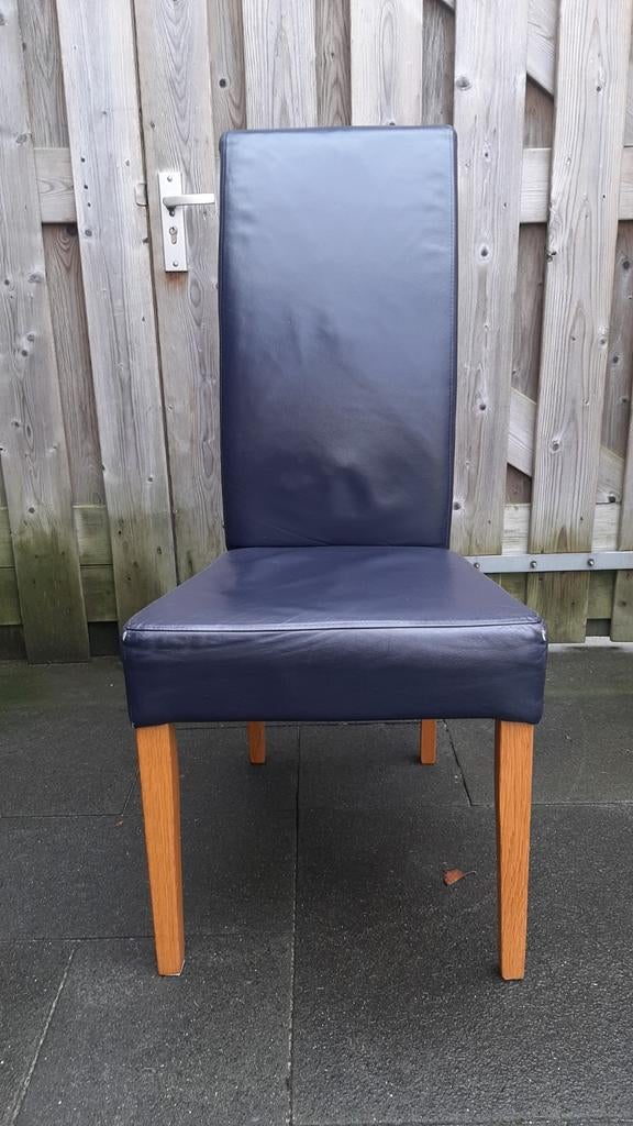 6 donkerblauwe eetkamerstoelen met houten poten, Huis en Inrichting, Stoelen, Gebruikt, Blauw, Ophalen of Verzenden, Modern