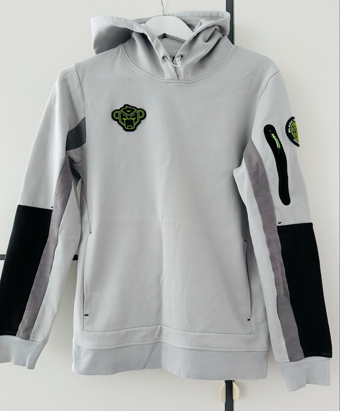 Black Bananas Tech Logo Hoodie Maat M Grijs Als nieuw, Ophalen of Verzenden, Zo goed als nieuw, Maat 48/50 (M), Grijs