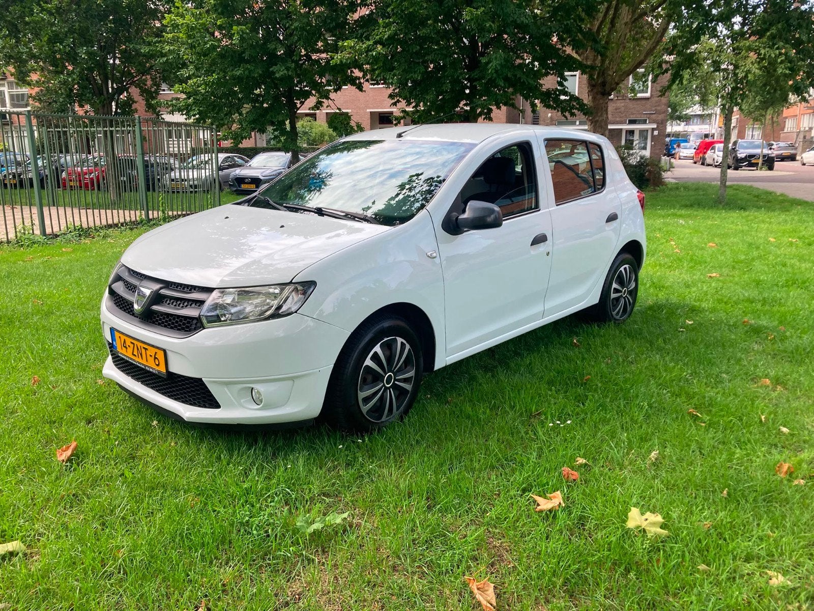 Dacia Sandero 0.9 TCE 66KW Stepway 2013 Wit, Auto's, Voorwielaandrijving, 898 cc, 31 €/maand, 937 kg