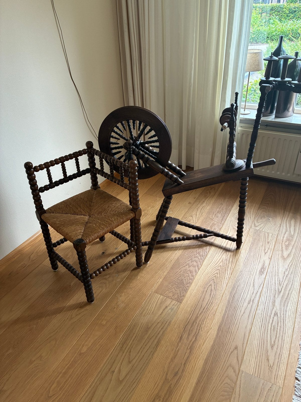 Antiek spinnewiel en stoel, donker hout, Antiek en Kunst, Ophalen