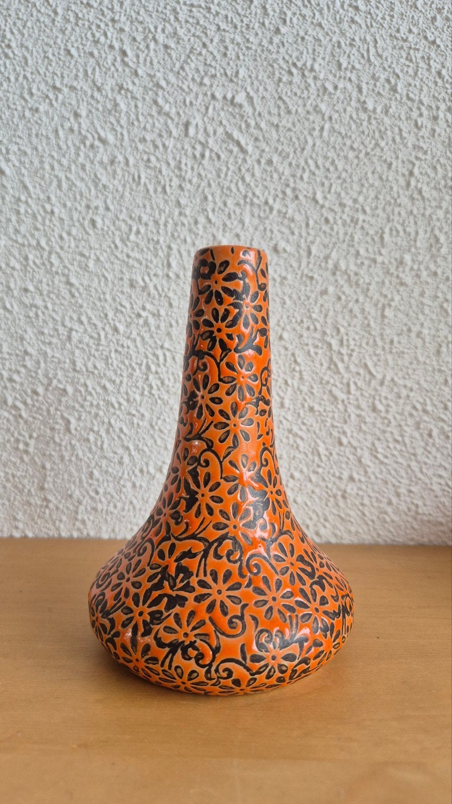 Vintage Design Vaasje - Oranje met Zwart Bloemenpatroon, Antiek en Kunst, Ophalen of Verzenden