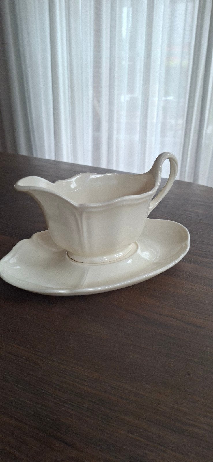 Wedgwood, Queens Shape, Sauskom op schaal, Ophalen of Verzenden, Zo goed als nieuw, Porselein, Schaal of Schalen