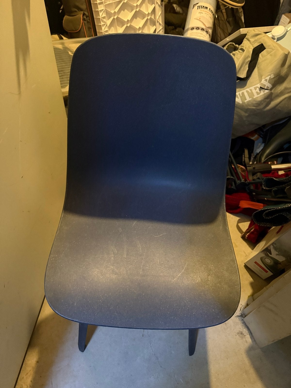 Drie donkerblauwe kunststof stoelen, Huis en Inrichting, Stoelen, Ophalen, Kunststof, Gebruikt, Blauw