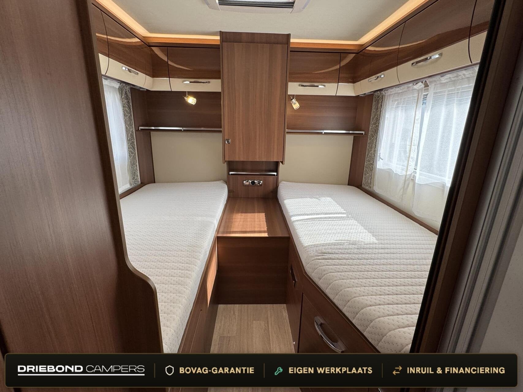 Lmc I735 Explorer Automaat Enkele Bedden Hefbed Zonnepaneel, Caravans en Kamperen, Airbags, 7 tot 8 meter, Bedrijf, Diesel