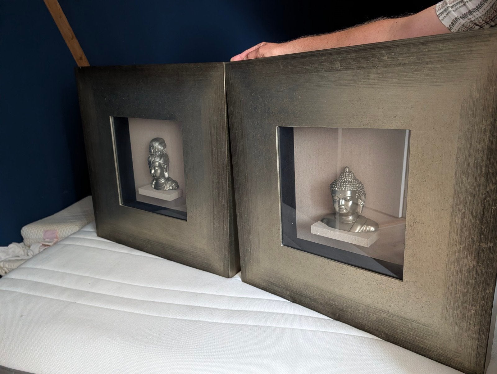 Boeddha,s achter glas, Ophalen, Zo goed als nieuw, Houthaard