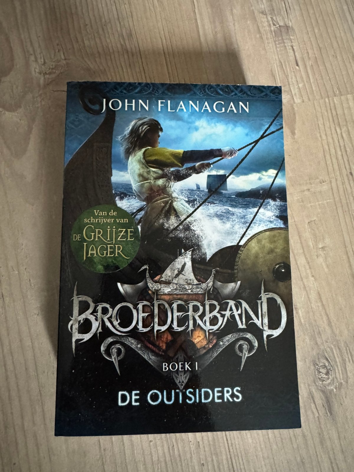 John Flanagan - De outsiders, Boeken, Ophalen of Verzenden, Zo goed als nieuw, John Flanagan