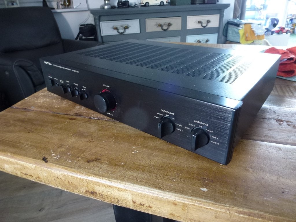 Rotel RA-970BX Versterker UITSTEKENDE Staat., Ophalen of Verzenden, Zo goed als nieuw, 60 tot 120 watt, Overige merken