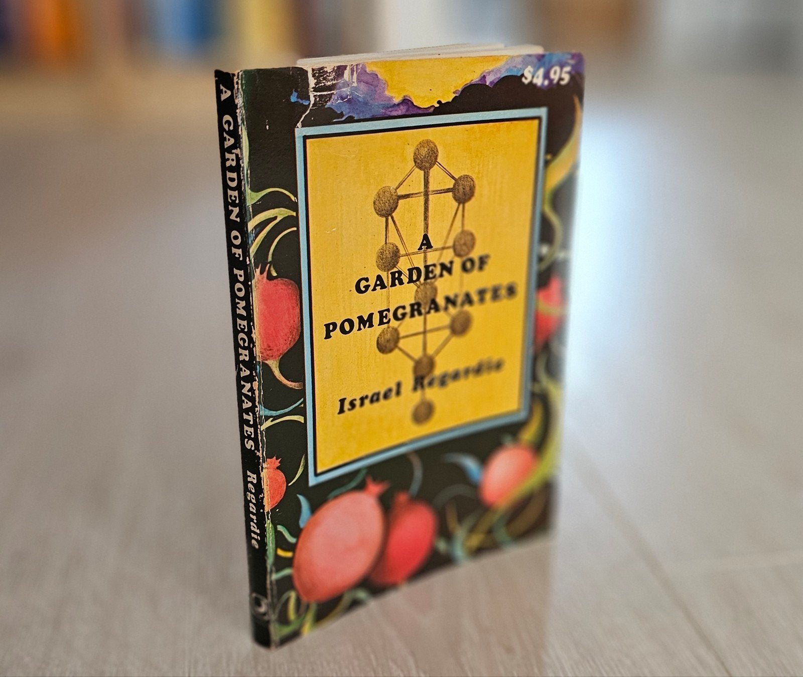 A Garden of Pomegranates - Israel Regardie (Engels), Gelezen, Achtergrond en Informatie, Spiritualiteit algemeen, Ophalen of Verzenden