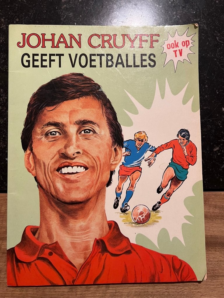 Johan Cruyff geeft voetballes strip, Boeken, Eén stripboek, Ophalen of Verzenden, Gelezen