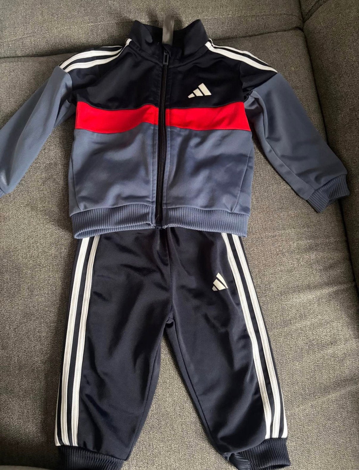 Trainingspak baby, Kinderen en Baby's, Ophalen, Zo goed als nieuw, Jongetje of Meisje, Pakje