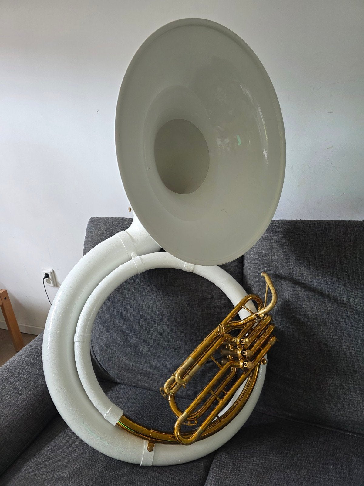 King Sousafoon in zeer goede staat, Ophalen, Zo goed als nieuw, Bes-tuba, Met koffer of draagtas