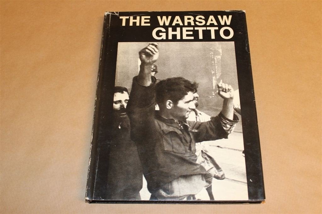 The Warsaw Ghetto — Herdenking Opstand [Fotoboek], Ophalen of Verzenden, Tweede Wereldoorlog, Gelezen, Overige onderwerpen