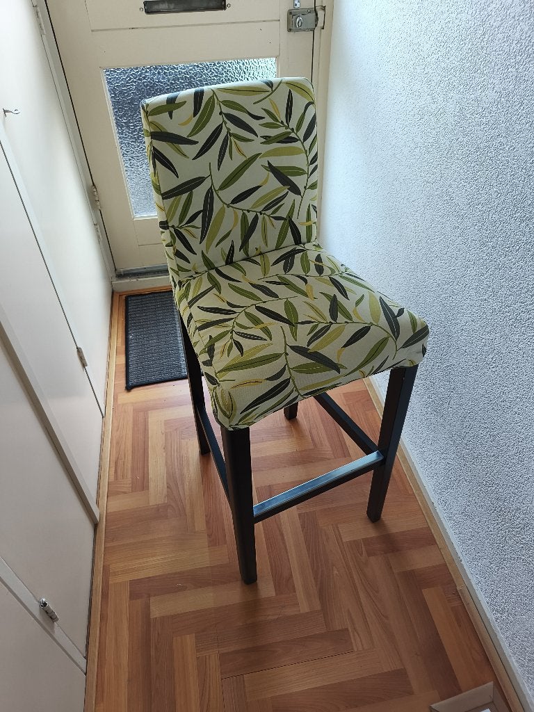 IKEA Bergmund barkruk met rugleuning, Ophalen, Met voetsteun, 60 tot 90 cm, Zo goed als nieuw