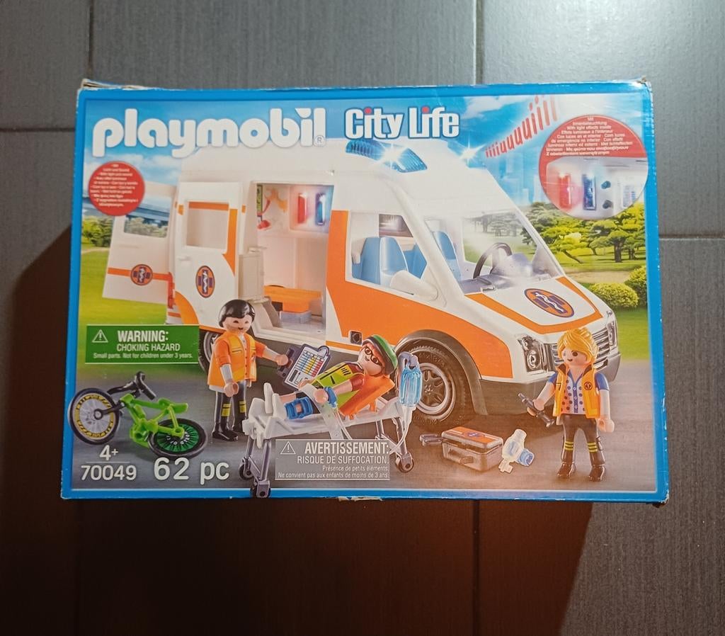 Playmobil City Life Ambulance 70049, Ophalen of Verzenden, Zo goed als nieuw, Complete set
