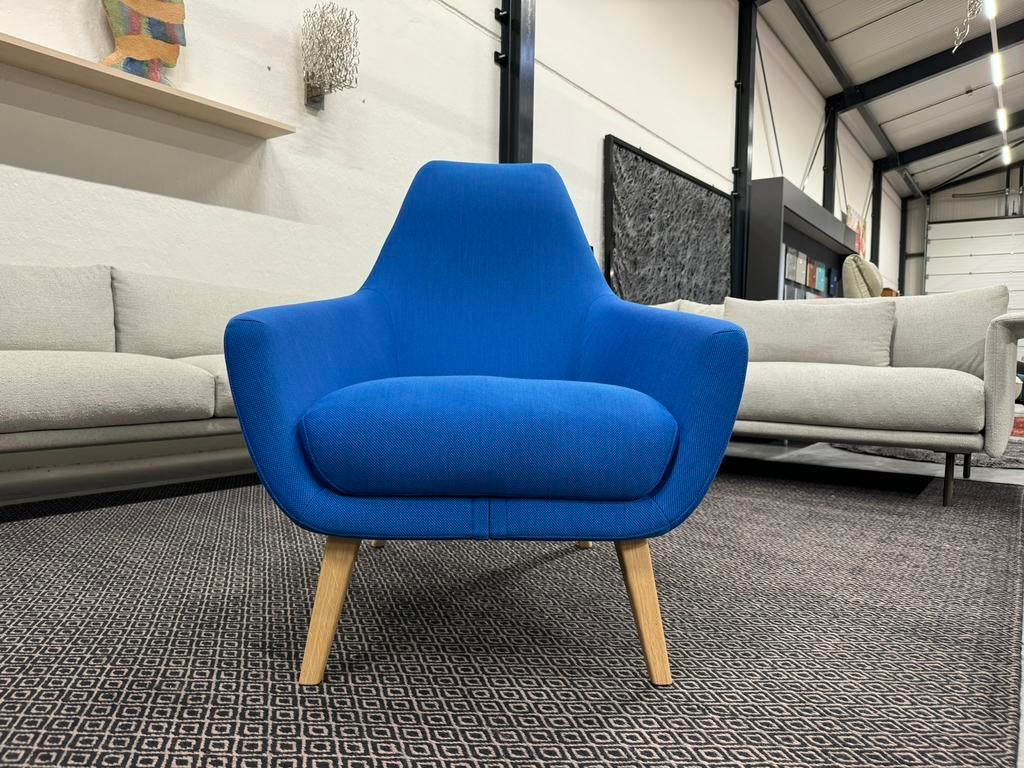 Nieuw Montis Enzo Fauteuil blauw stof Design stoel hout, Huis en Inrichting, Fauteuils, Nieuw, 75 tot 100 cm, Ophalen of Verzenden