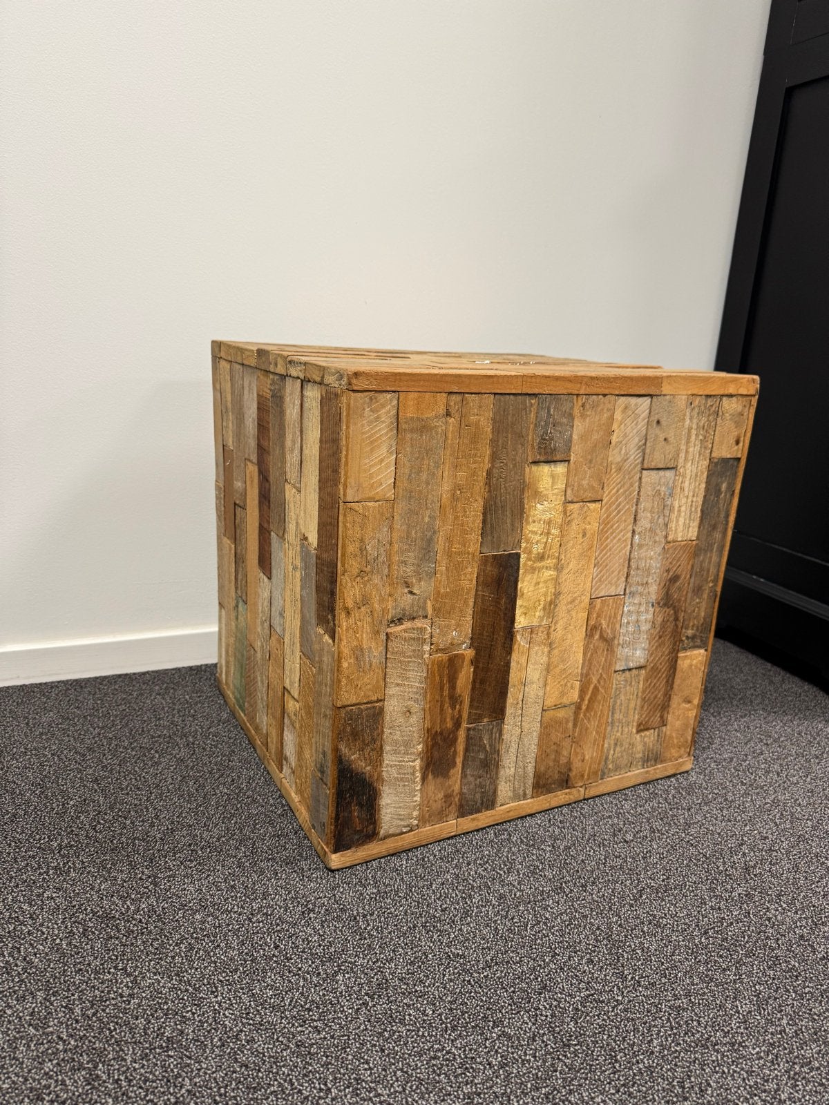 Houten kubus bijzettafel van gerecycled hout, Ophalen, Minder dan 50 cm, Nieuw, 5 – 50