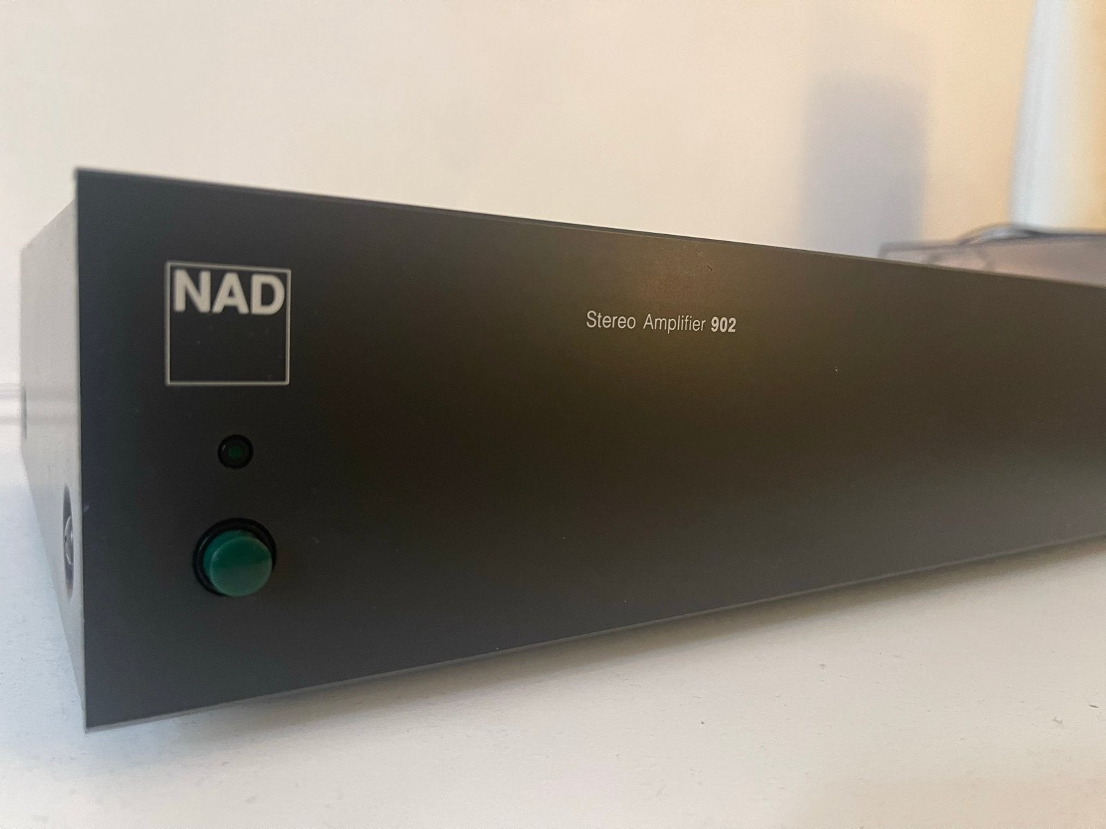 NAD 902 stereo eindversterker  (1993–1995) izgst, Overige merken, Ophalen of Verzenden, Zo goed als nieuw, 60 tot 120 watt