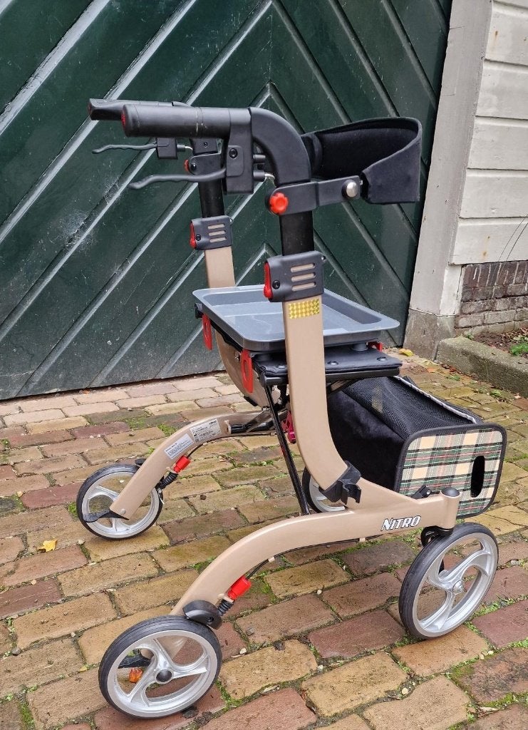 Rollator DRIVE NITRO CHAMPAGNE MAAT M  hij is 4 maanden oud, Diversen, Ophalen, Lichtgewicht, Zo goed als nieuw