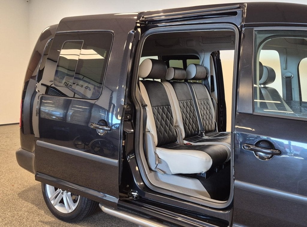 Volkswagen Caddy 1.6 75KW MAXI COMBI (bj 2009), Auto's, Volkswagen, Gebruikt, Zwart, Handgeschakeld, Grijs