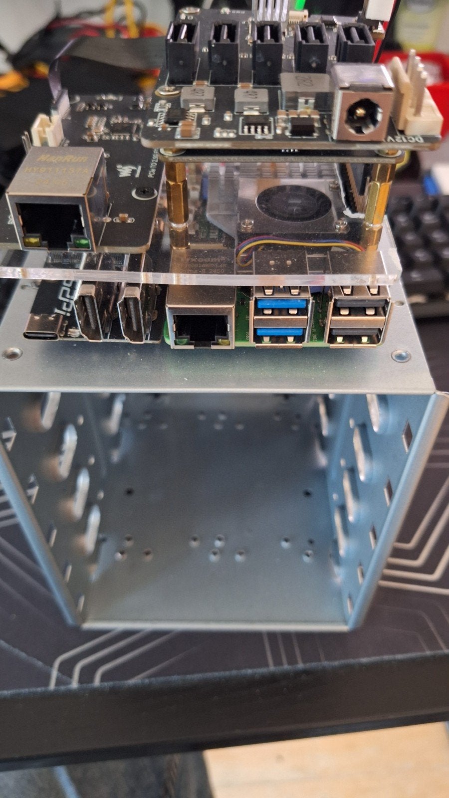 Raspberry Pi 5 8GB met uitgebreide NAS/server accessoires, Ophalen, Gebruikt