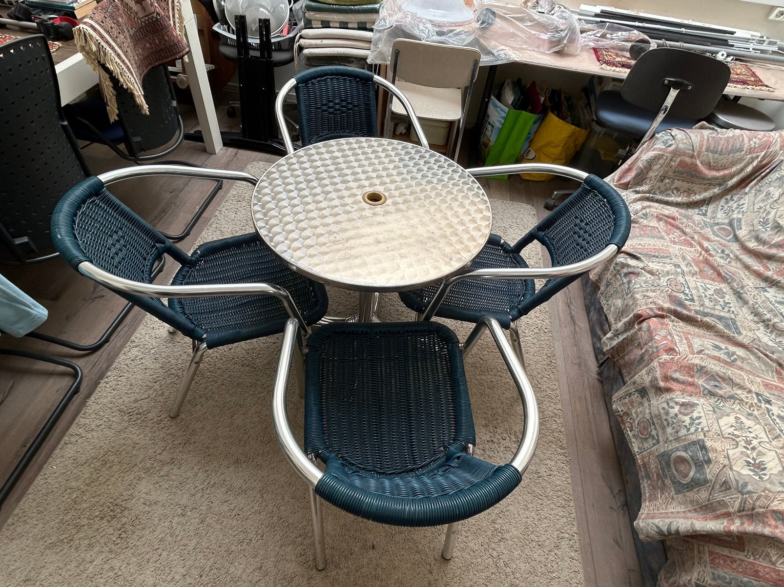 Terrastafeltje met vier stoelen, Ophalen, Gebruikt