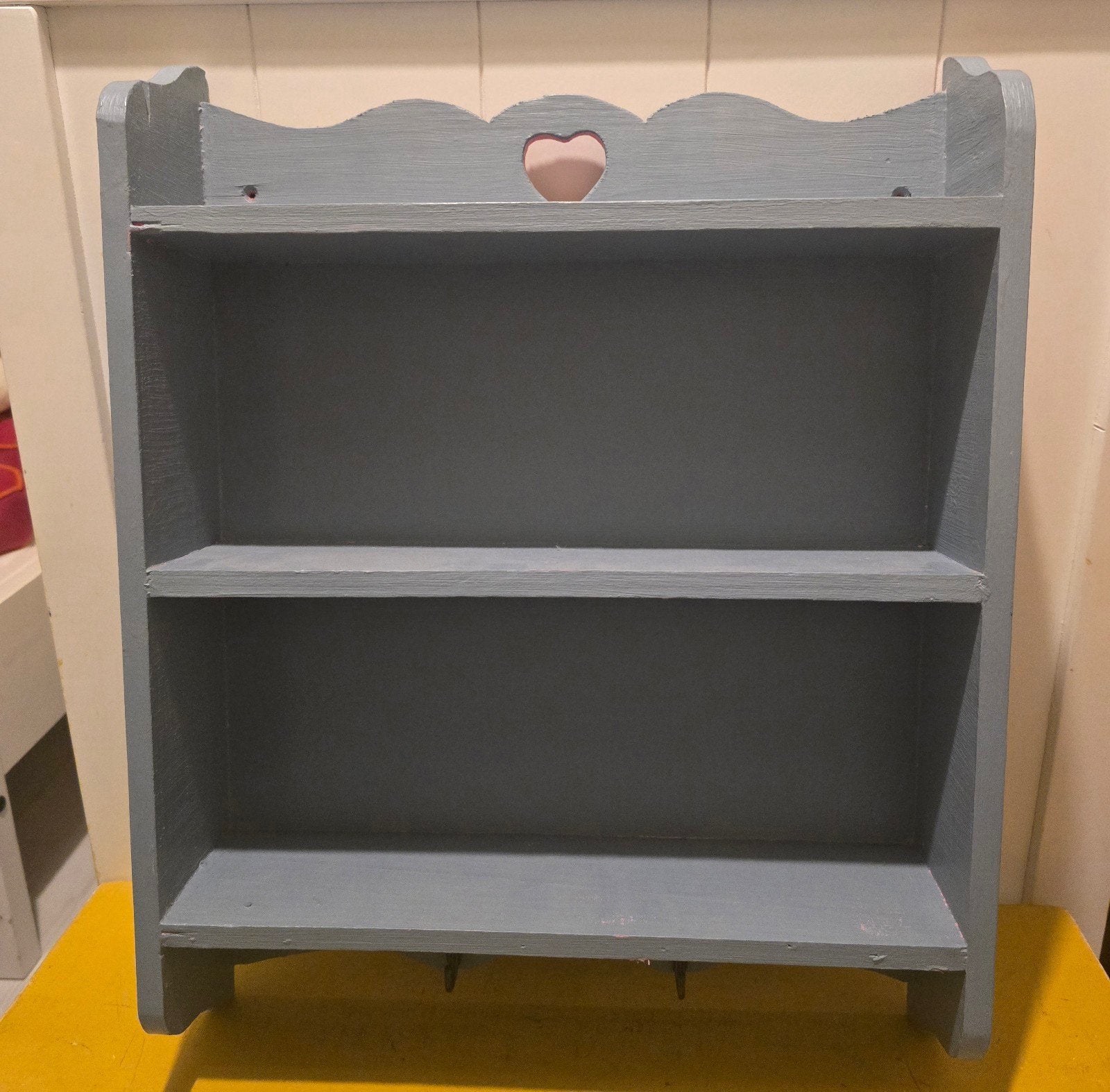Brocant decoratiekastje met haakjes aan de onderkant, Ophalen of Verzenden, Gebruikt