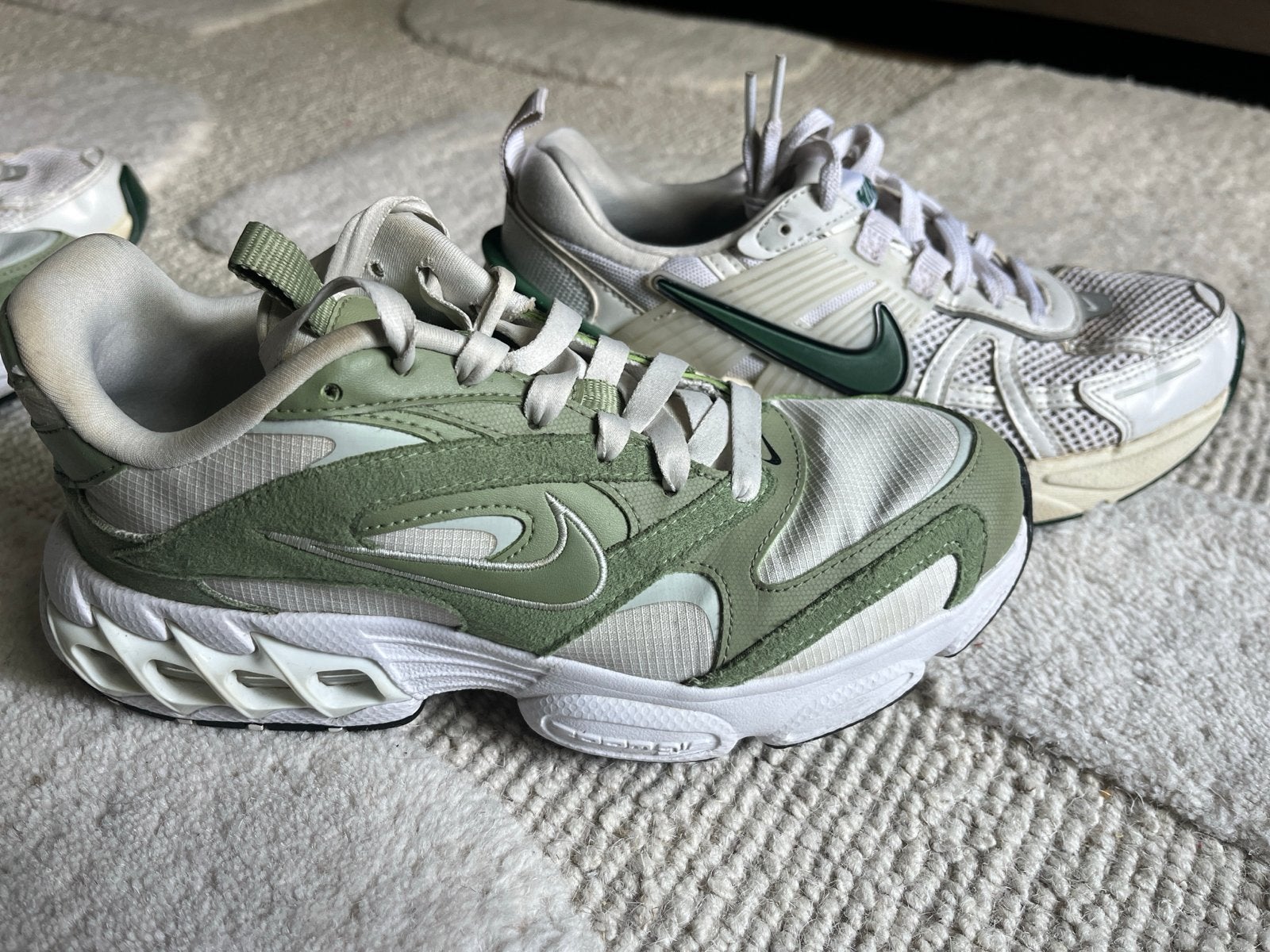2x Nike sneakers (zoom fire & Vomero)- Groen/Wit - Maat 36,5, Ophalen of Verzenden, Zo goed als nieuw, Groen, Sneakers of Gympen