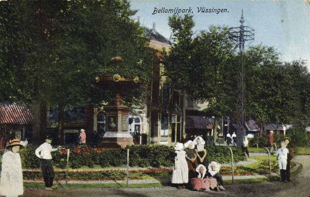 Bellamijpark, Vlissingen. - klederdracht - ongelopen, Verzenden, Voor 1920, Ongelopen, Zeeland