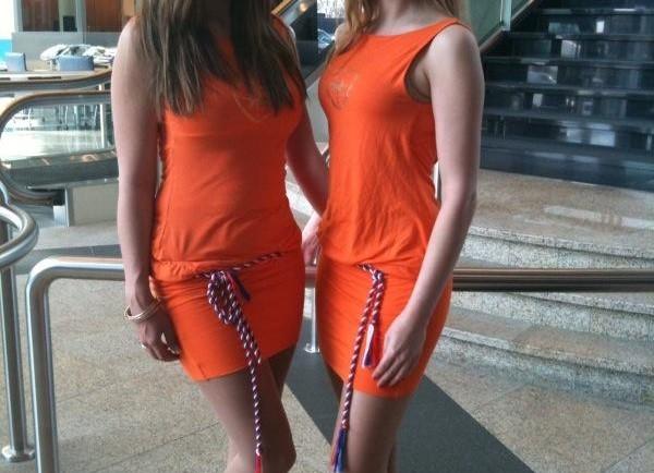 Oranje Bavaria jurkje, Kleding | Dames, Ophalen of Verzenden, Zo goed als nieuw, Oranje, Boven de knie