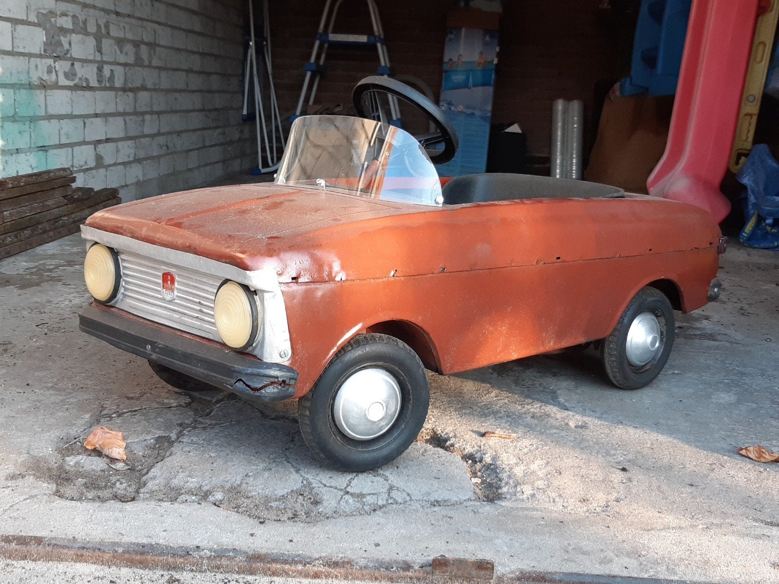 Moskvich trapauto in nette staat, Ophalen, Gebruikt