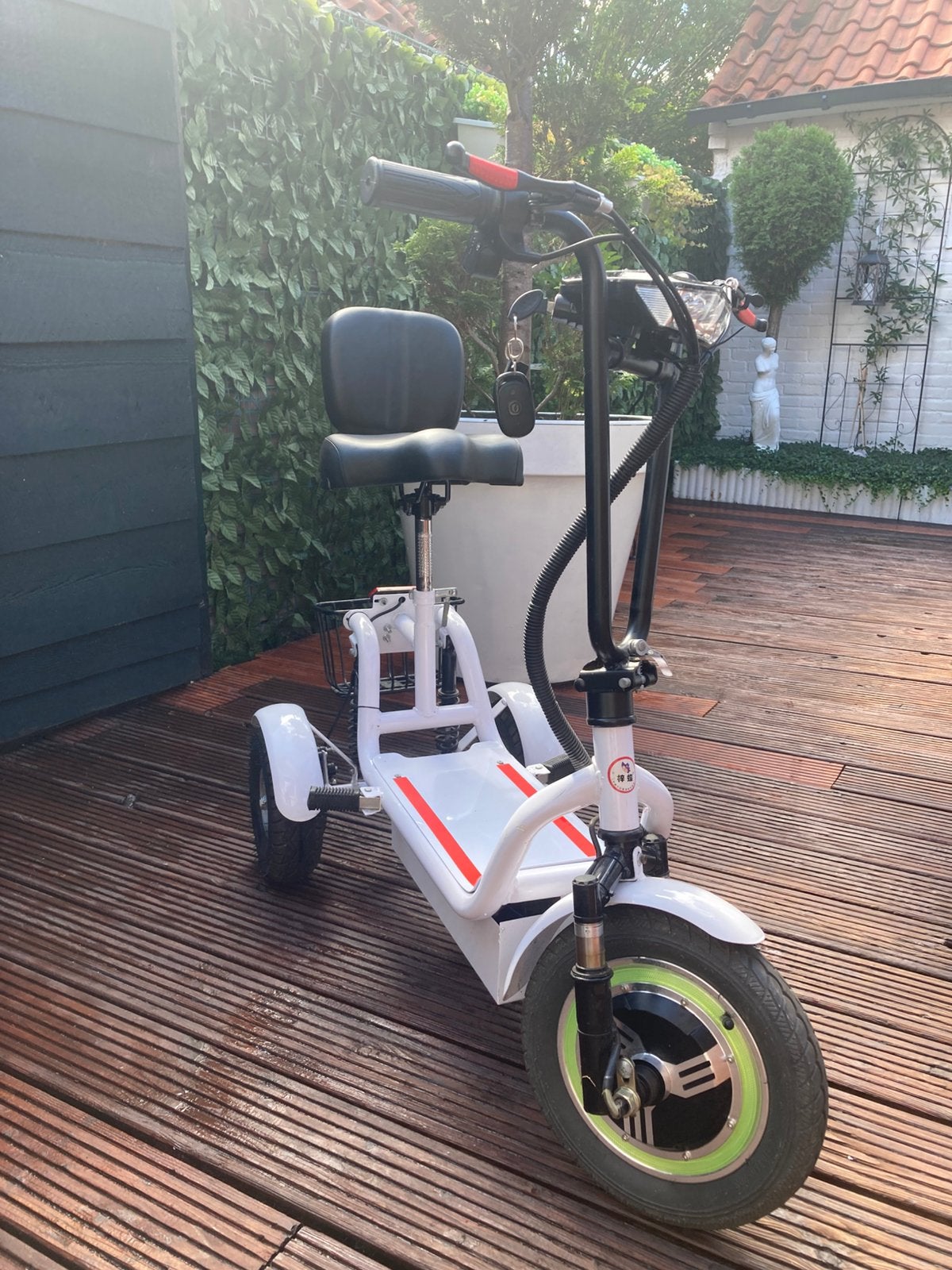Driewieler elektrisch in nieuwstaat vaste prijs 450, Fietsen en Brommers, Steps, Ophalen, Zo goed als nieuw, Elektrische step (E-scooter)