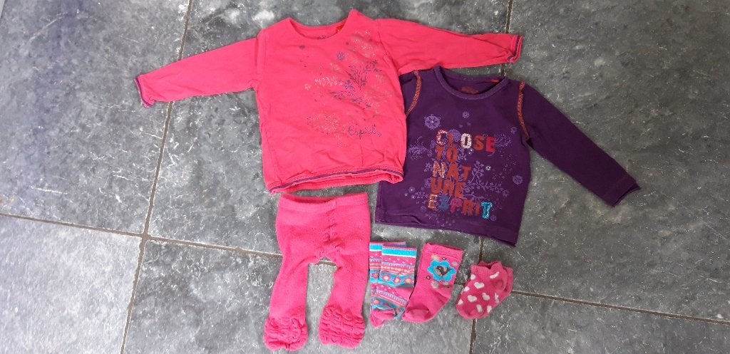 2 shirts met sokken en legging maat 80-86, Meisje, Ophalen of Verzenden, Zo goed als nieuw, Esprit