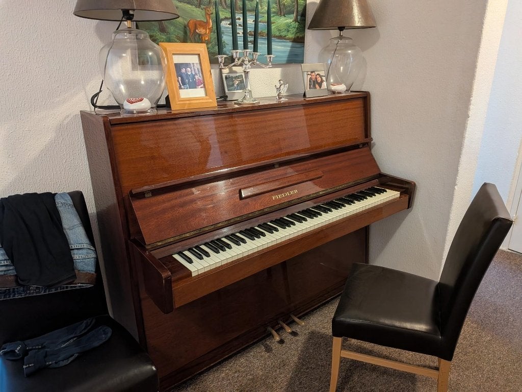 Piano Fiedler, Muziek en Instrumenten, Piano's, Ophalen, Zo goed als nieuw, Bruin, Piano