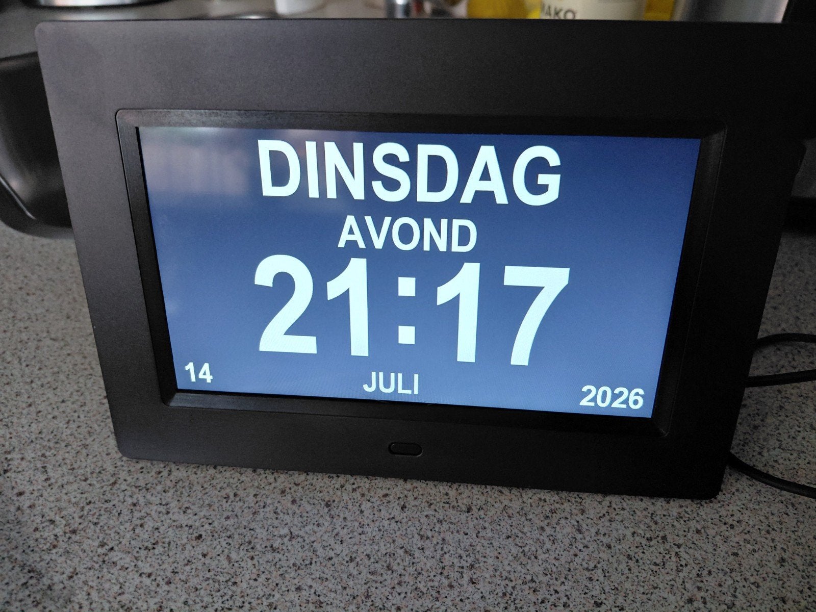 Dementieklok met duidelijke tijd- en datumweergave, Gebruikt, Ophalen of Verzenden, Tafelklok, Digitaal