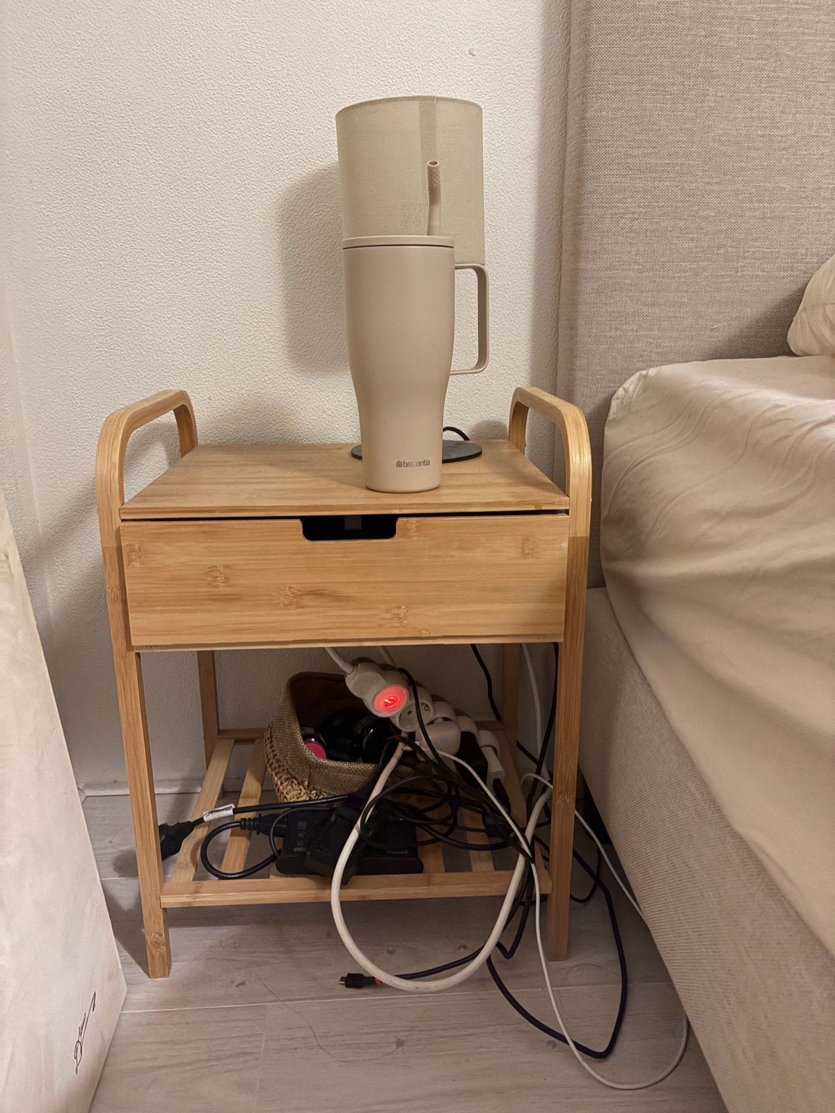 Bamboe nachtkastje met lade en open vak, Huis en Inrichting, Tafels | Bijzettafels, 45 tot 60 cm, Minder dan 55 cm, Gebruikt, Ophalen of Verzenden