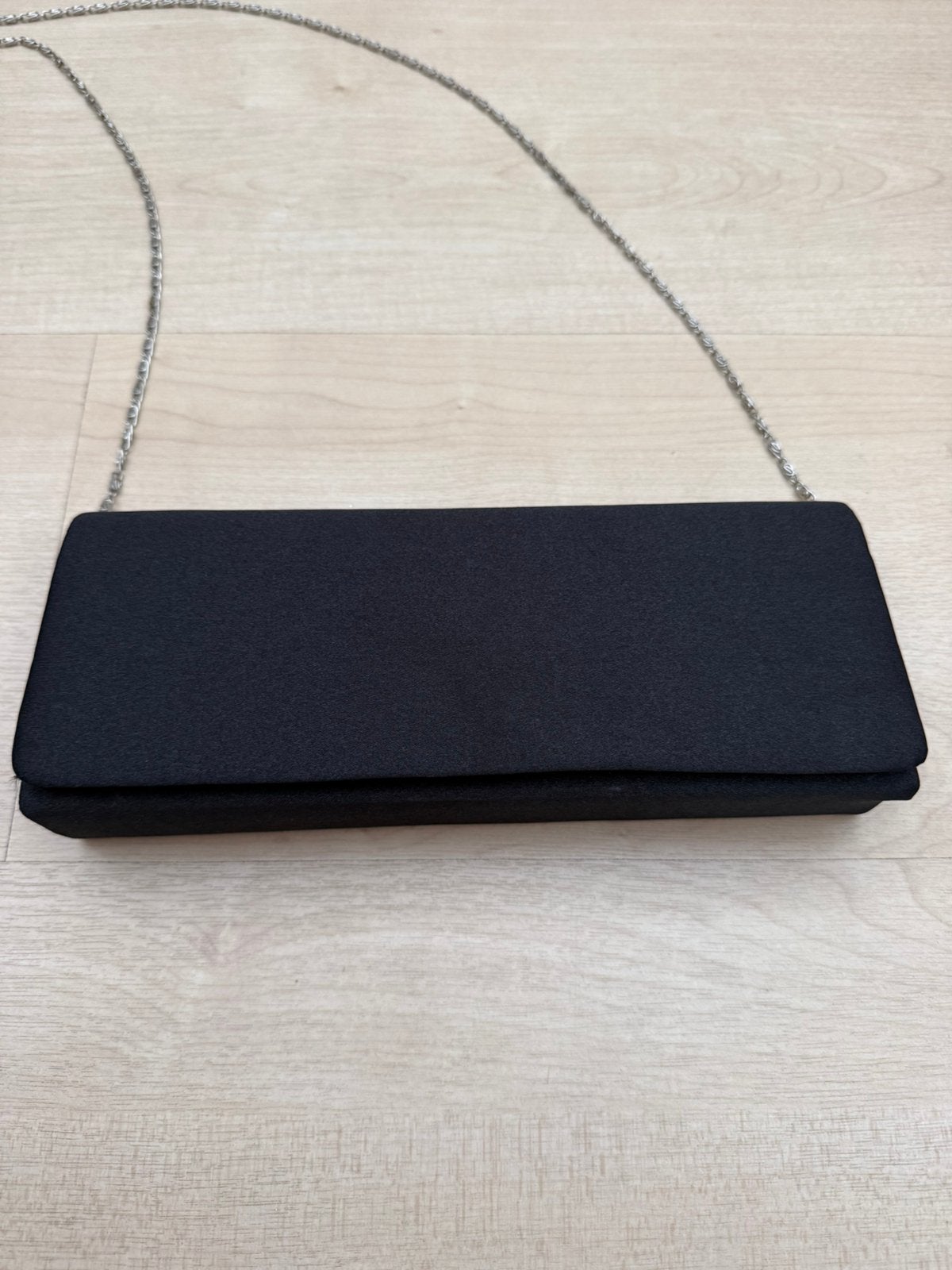 Zwarte clutch met zilveren hengsel, Ophalen of Verzenden, Gebruikt, Zwart, Avondtasje