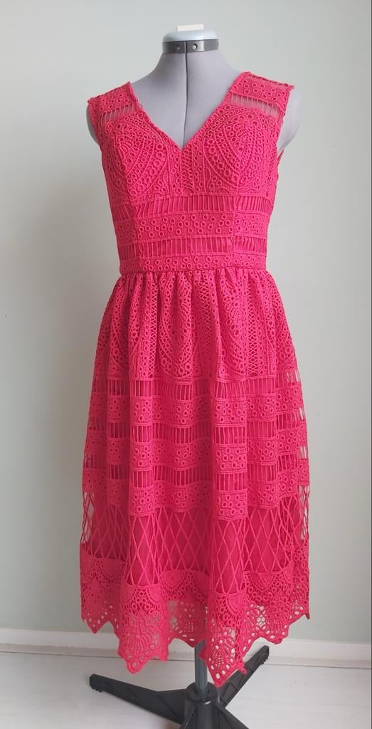 Prachtige rode kanten chi chi london dress, Ophalen of Verzenden, Zo goed als nieuw, Knielengte, Maat 36 (S)