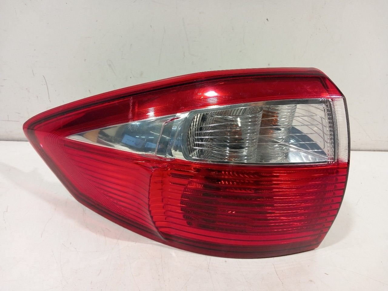 Achterlicht links buiten Ford C-Max, Onderdelen@venauto.nl, Van der Ven Autorecycling B.V., Gebruikt, Ettenseweg 76, 4706 PB Roosendaal, The Netherlands