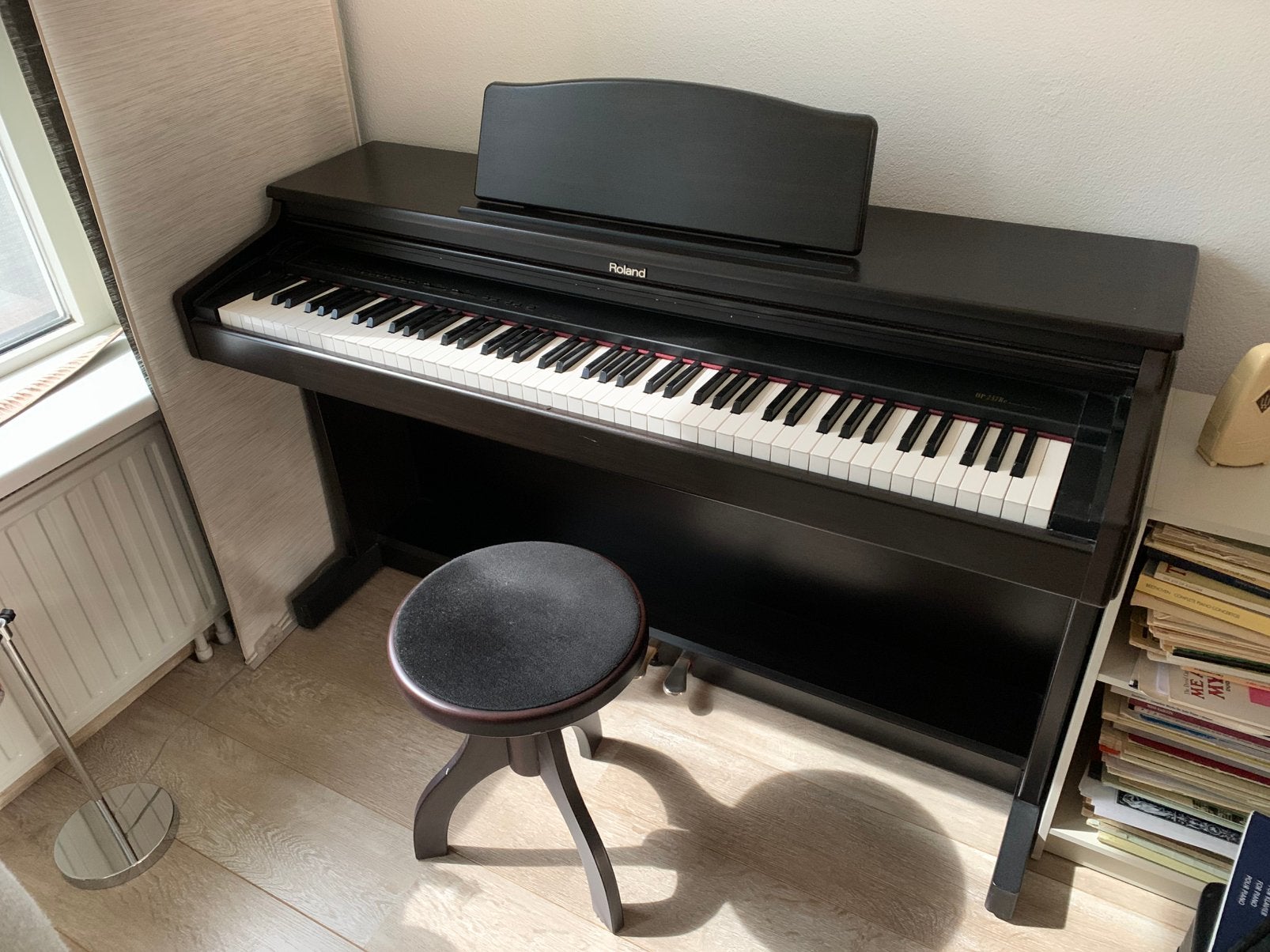 Roland digitale piano, probleem aanslaggevoeligheid, Muziek en Instrumenten, Piano's, Ophalen, Gebruikt, Bruin, Digitaal