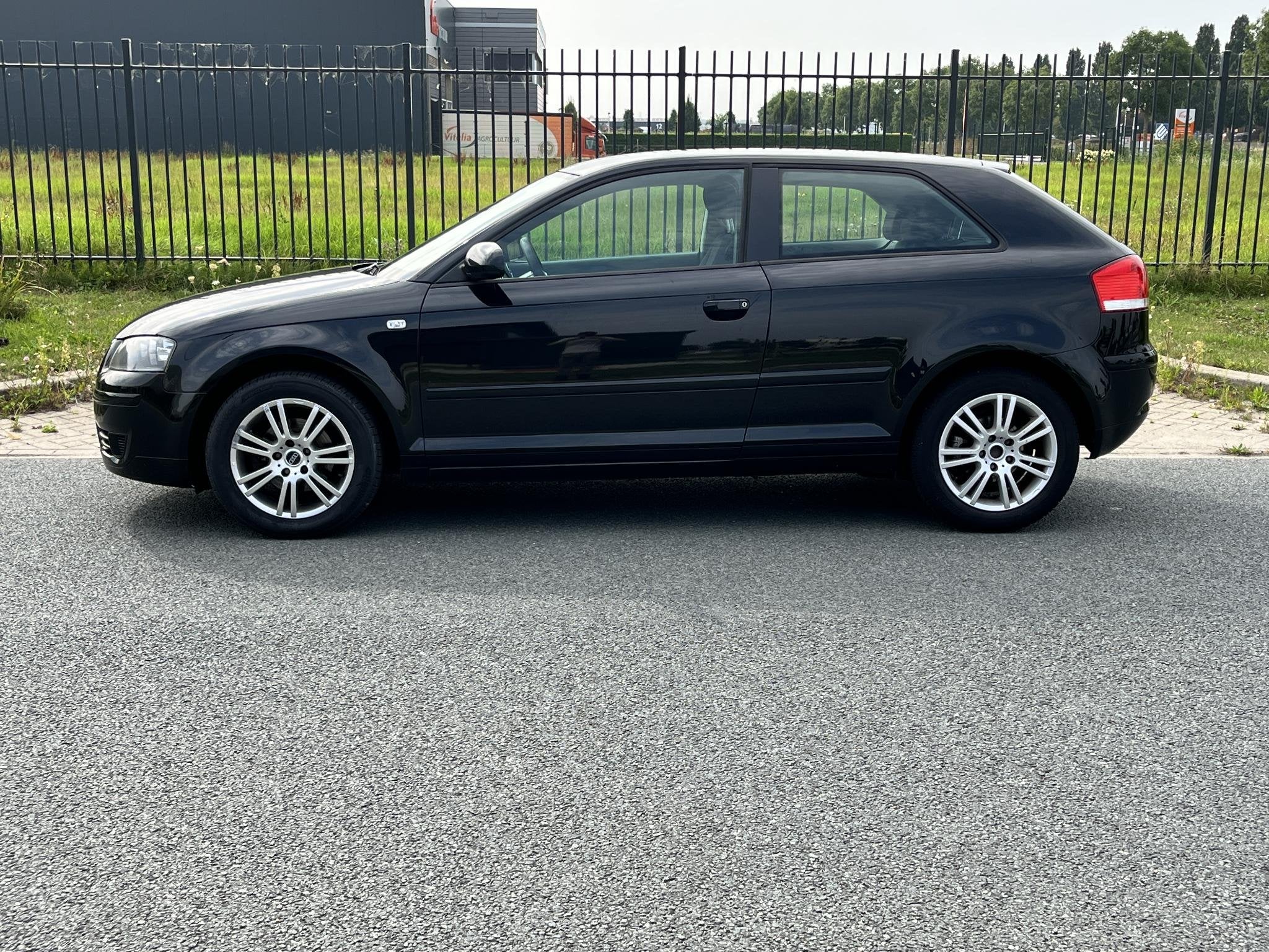 Audi A3 1.6 FSI Attraction Pro Line, Auto's, Gebruikt, Zwart, 116 pk, Zwart